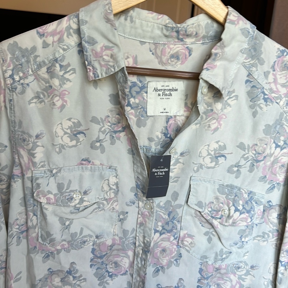 NWT: Abercrombie & Fitch Romantic Flower shirt sz M
